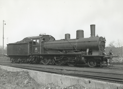 163546 Afbeelding van de stoomlocomotief nr. 3005 (serie 3000) van de N.S., afkomstig van de S.B.B. te Hengelo